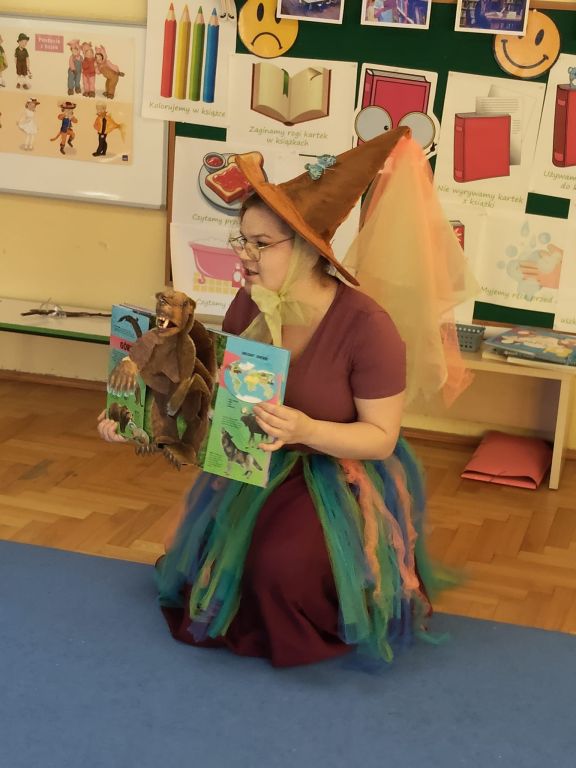 Prezentacja ciekawej książki z zasobów bibliotecznych