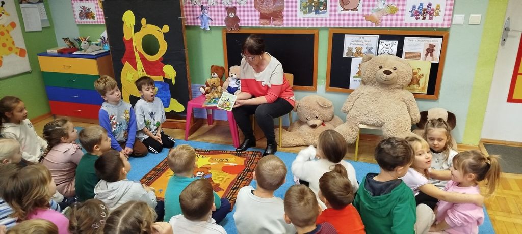 Miś lubi bajki- prezentacja symboli misia