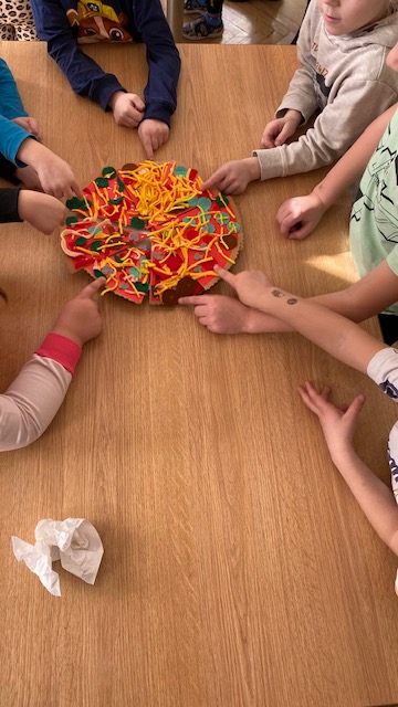 Gotowa pizza na talerzu