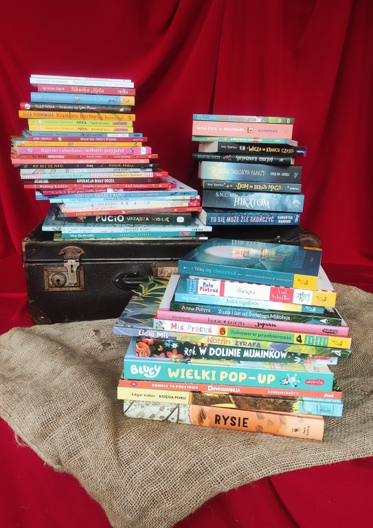 Kompozycja przedstawiająca okładki zakupionych książek